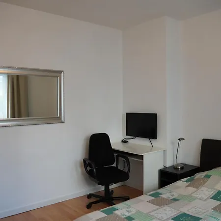 Bright, Spacious With A Lovely Terrace In The Heart Of דירה