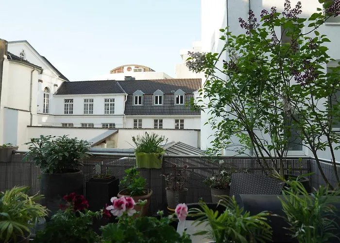 Bright, Spacious With A Lovely Terrace In The Heart Of דירה *